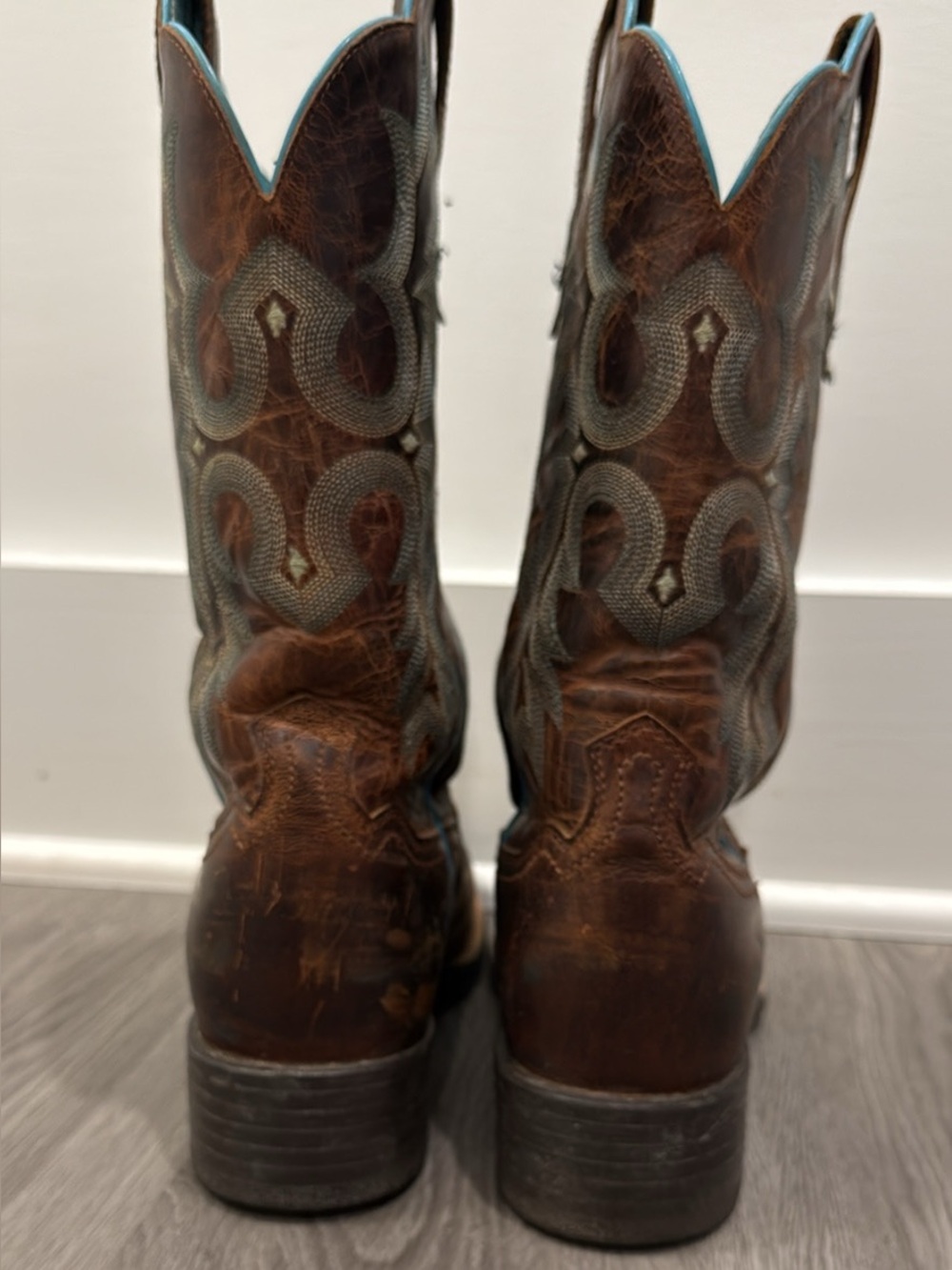 Ariat Brown Leather women’s Cowboy Boots with Turquoise Accents - Picture 5 of 9